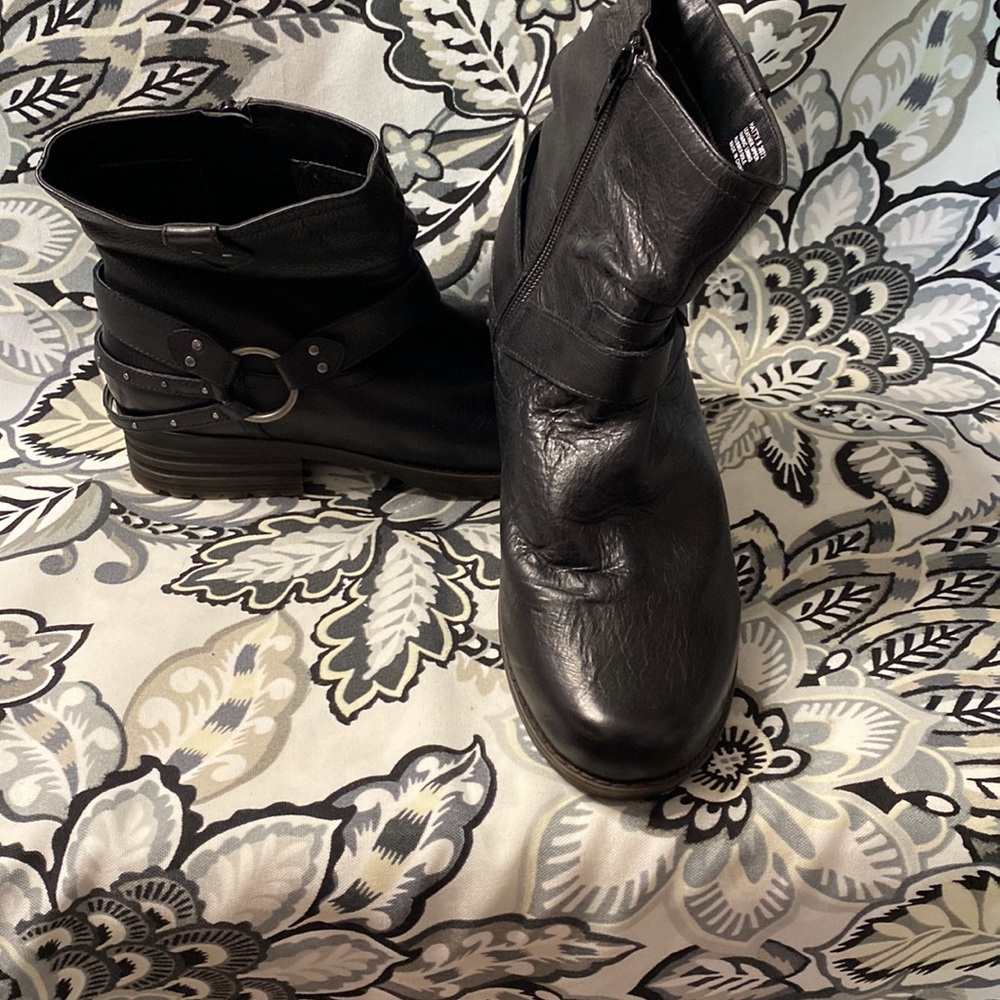Abeo black boots